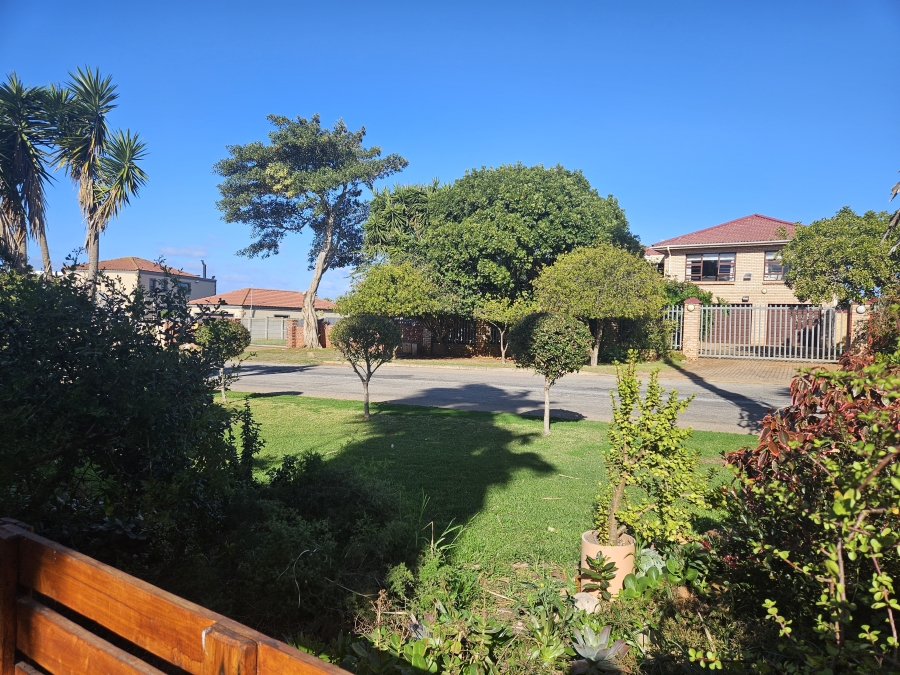 4 Bedroom Property for Sale in Wavecrest Eastern Cape